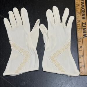 Vintage 1950s 60s Ivory Wrist Gloves Floral Embroidered Detail 1 Pair